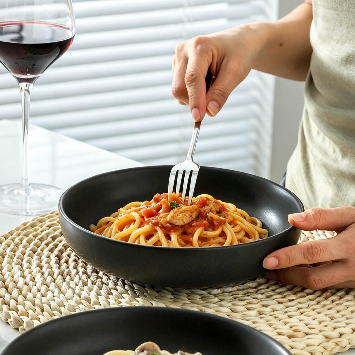 34 oz Stoneware Pasta Bowls Set of 4, Matte Black G562406