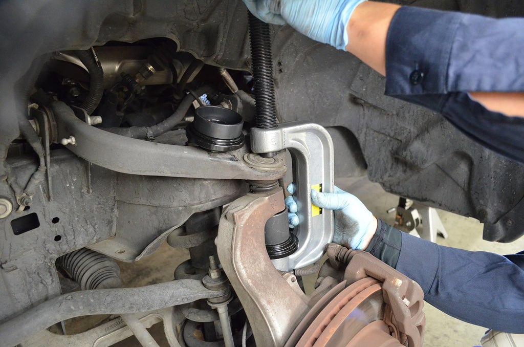 Ball Joint Service Tool with 4-wheel Drive Adapters Q246045